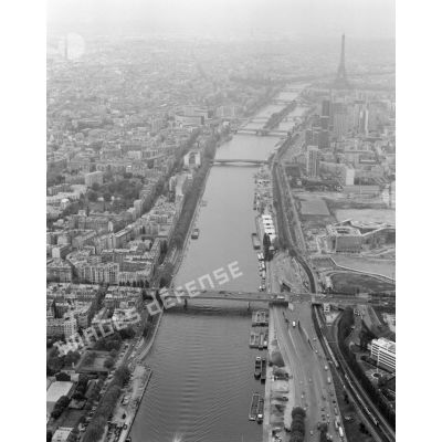 Paris 16e et Paris 15e. La Seine.
