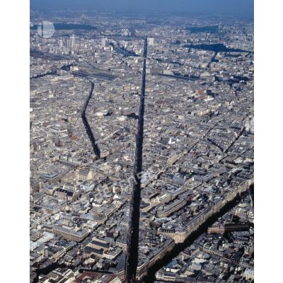 Paris 9e et Paris 10e. Rue La Fayette (de bas en haut).