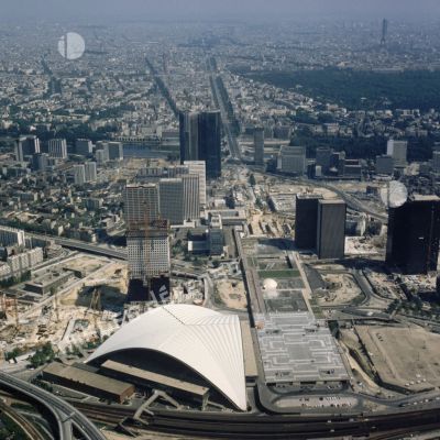 Paris La Défense (92). Vue générale de la zone A, prise dans l'axe CNIT-Etoile.