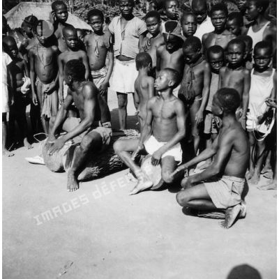République centrafricaine, région de Bangui, 1943. Tam-tam.