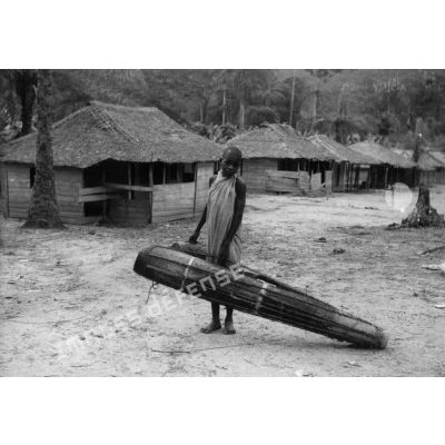 République centrafricaine, environs de Bangui, 1942. Tam-tam.