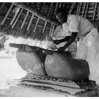 République centrafricaine, 1944. "Linga" servant à la transmission des messages.