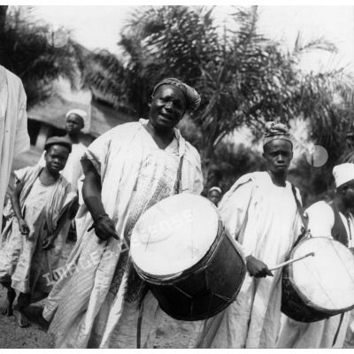 République centrafricaine, Carnot, 1944. Musiciens.
