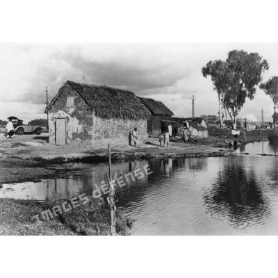 République malgache, 1945. Habitations. Route de Majunga.