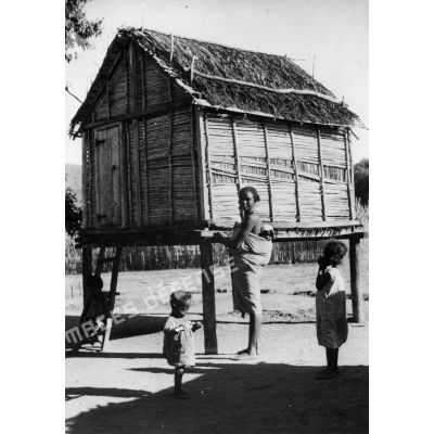 République malgache, 1959. Maison d'habitation Bara.
