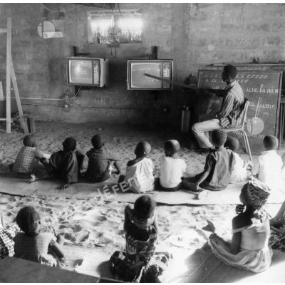 République du Niger, Niamey, 1970. Télévision scolaire.