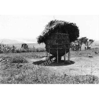 République Rwandaise, 1970. Grenier à haricots.