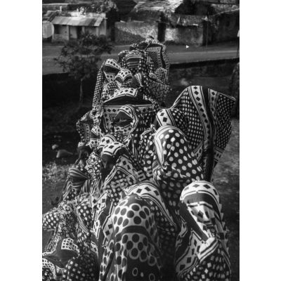 Archipel des Comores, Anjouan, 1955. Femmes sur les terrasses.