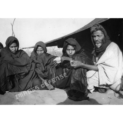 République Islamique de Mauritanie, Tin-Deïla (Trarza), 1934. Femmes de la tribu guerrière des Ouled-Ahmed-Ben-Daman.