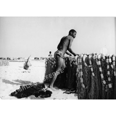 République islamique de Mauritanie, Cap Timiris, 1960. Pêcheur Imraguen.