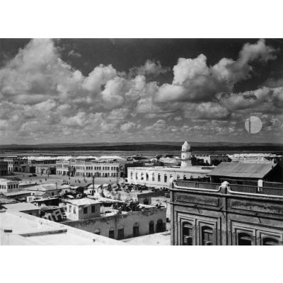 Djibouti, territoire français des Afars et des Issas. Djibouti. La Grande Mosquée et les salines.