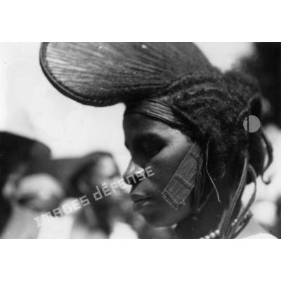 République de Guinée, 1950. Coiffure de femme Foulah.