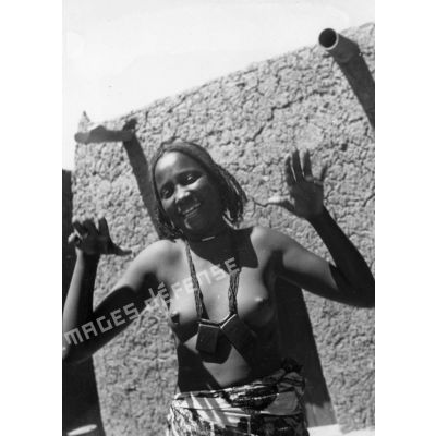 République du Tchad, Fort-Lamy, 1943. Danseuse du nord.