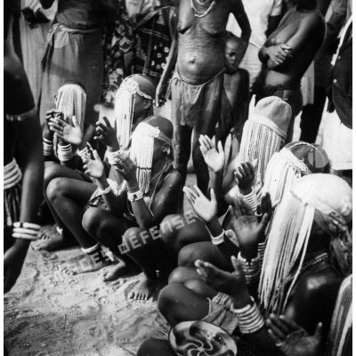 République du Tchad, 1944. Danseuses à Sarh (ex Fort-Archambault).
