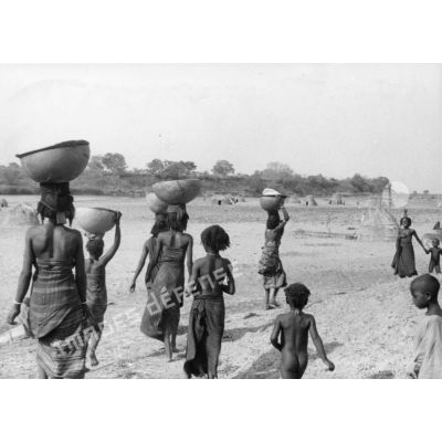 République du Tchad, 1959. Campement Foulbe, entre Moundou et Doba.