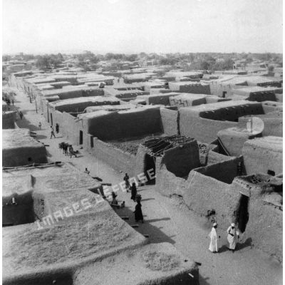République du Tchad, 1949 (ou 1943). Une rue de Fort-Lamy.