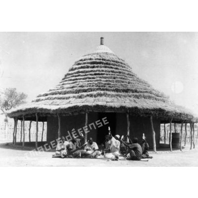 République du Tchad, 1949. Habitation Haoussa.