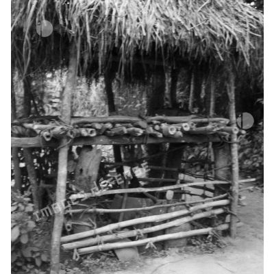 République du Dahomey, village de Dekin Ouéddé, 1956. Un autel familial.