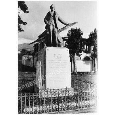 Saint-Denis. Monument de Roland Garros, né à Saint-Denis de la Réunion.