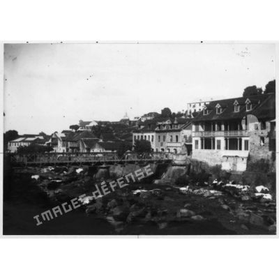 La ville de Saint-Pierre avant sa destruction. La rivière Roxelane.