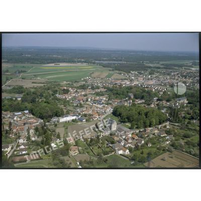 Asnières-sur-Oise (95). Vue générale.