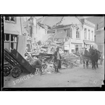 Furnes, Belgique, maisons bombardées. [légende d'origine]
