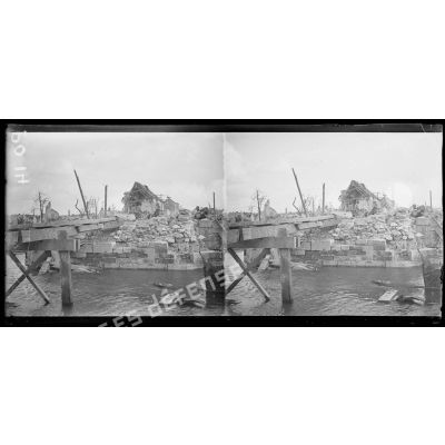 Fismes (Marne). Le pont détruit sur la Vesle. [légende d'origine]