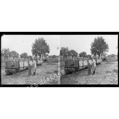 Muirancourt (Oise). Wagons de munitions abandonnées par les Allemands. [légende d'origine]
