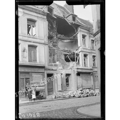 Béthune, rue Sadi-Carnot (effet d'une bombe). [légende d'origine]