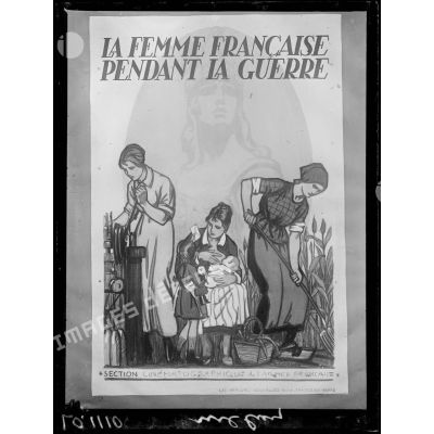 Paris, affiche du film cinématographique "La femme française pendant la guerre". [légende d'origine]