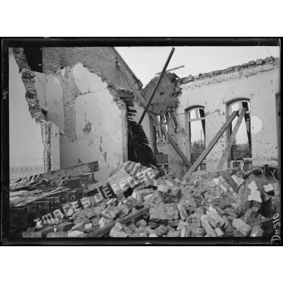 Rosendaël, Nord, après le bombardement de l'hôpital civil de Dunkerque, ruine des bâtiments de la maternité. [légende d'origine]