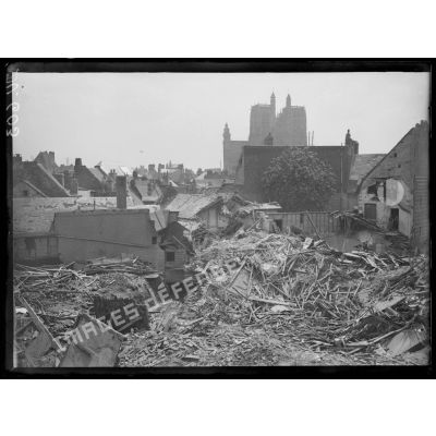 Front Nord, Somme, bombardement d'Abbeville. Place Saint-Catherine. [légende d'origine]