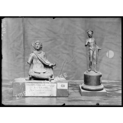 Statuettes en bronze provenant du musée, divinités gaulloises. [légende d'origine]