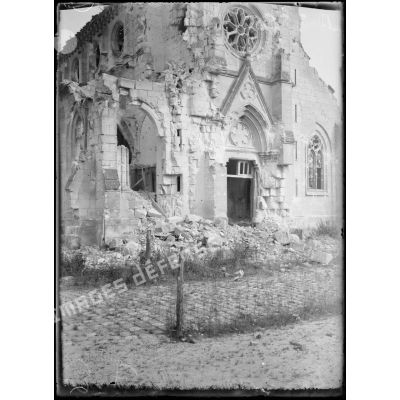 Ribécourt, Oise, portail de l'église. [légende d'origine]