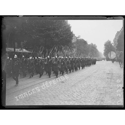 Défilé du 14 juillet 1918 à Paris. [légende d'origine]