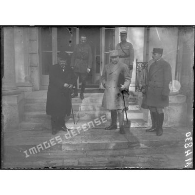 Versailles, Trianon Palace, Conseil supérieur interalliée. M. Clemenceau et le général Pétain. [légende d'origine]