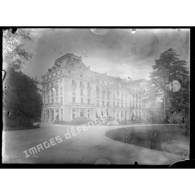 Versailles. Missions militaires interalliées. Le Trianon Palace, où siège le conseil de guerre interallié. [légende d'origine]