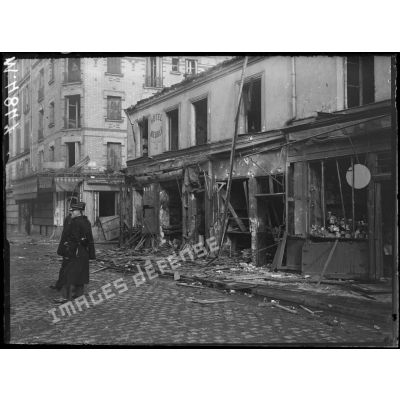 Dommages causés par les avions sur Paris dans la nuit du 30 au 31 janvier. Rue Curial. [légende d'origine]