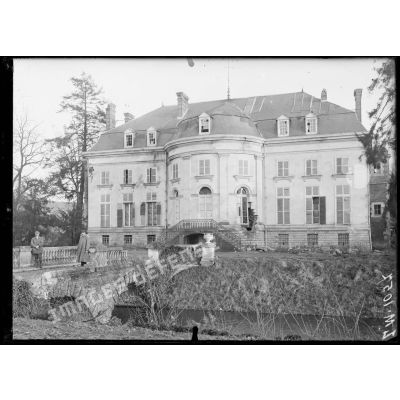 Aniche, Nord, maison de M. Déjardin, façade sur le parc. [légende d'origine]