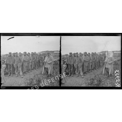 Région de Reims. Offensive d'avril 1917. Prisonniers allemands au camp de Montaxin (Marne). [légende d'origine]