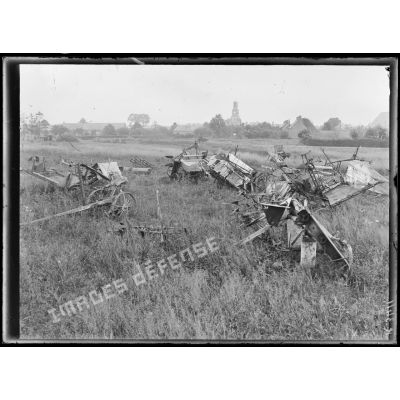 Moyencourt (Somme). Instruments agricoles détruits. [légende d'origine]