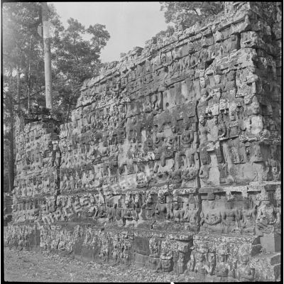 Bas-relief de la terrasse des Éléphants à Angkor.
