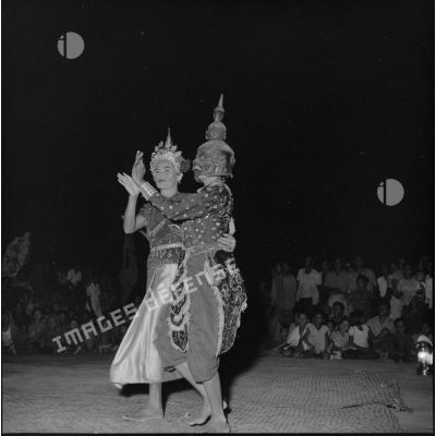 Représentation de danse khmère à Angkor.