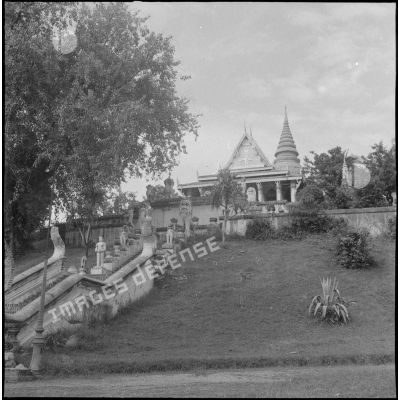 Un aspect du Wat Phnom et de son escalier monumental.