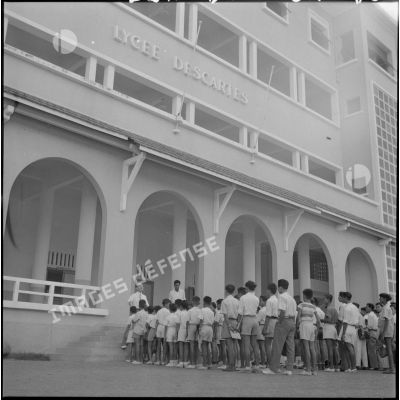 La rentrée des classes au lycée Descartes de Phnom Penh.