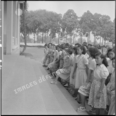 La rentrée des classes au lycée Descartes de Phnom Penh.