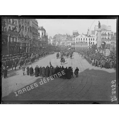 Lille, entrée des troupes anglaises sur la Grand-place. [légende d'origine]