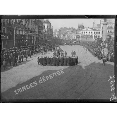 Lille, entrée des troupes anglaises sur la Grand-place. [légende d'origine]