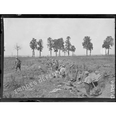 Proyart, Australiens creusant des tranchées. [légende d'origine]