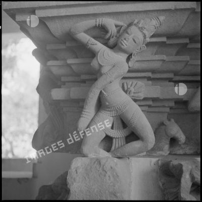 Sculpture d'une divinité hindoue au musée de Hué.